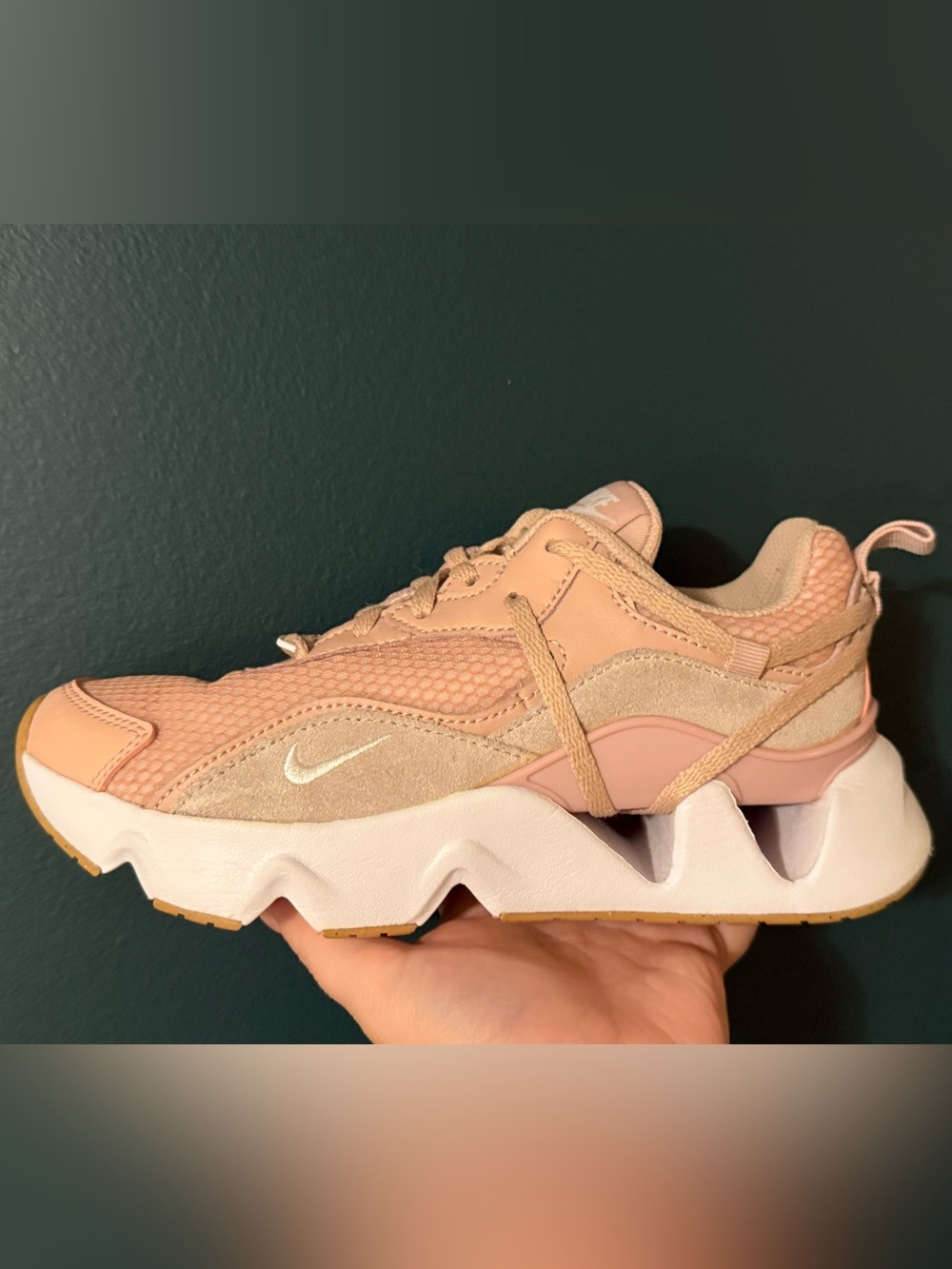 Nike pink ryze 365